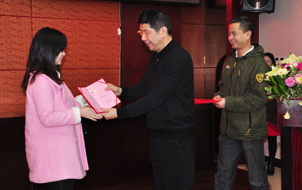 东升国际官网2014年度总结暨赞美大会15