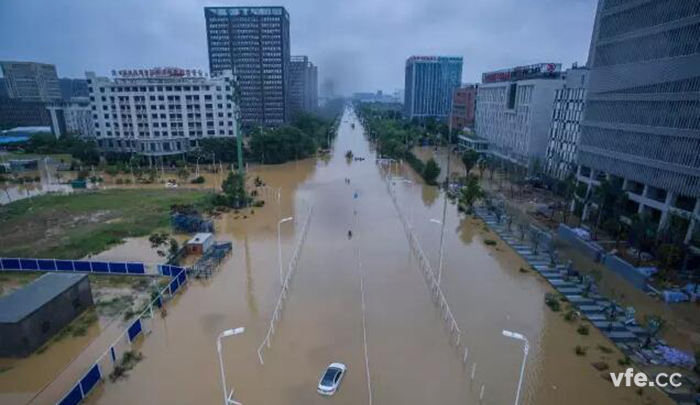严沉内涝中城市路路 严沉内涝中城市路路