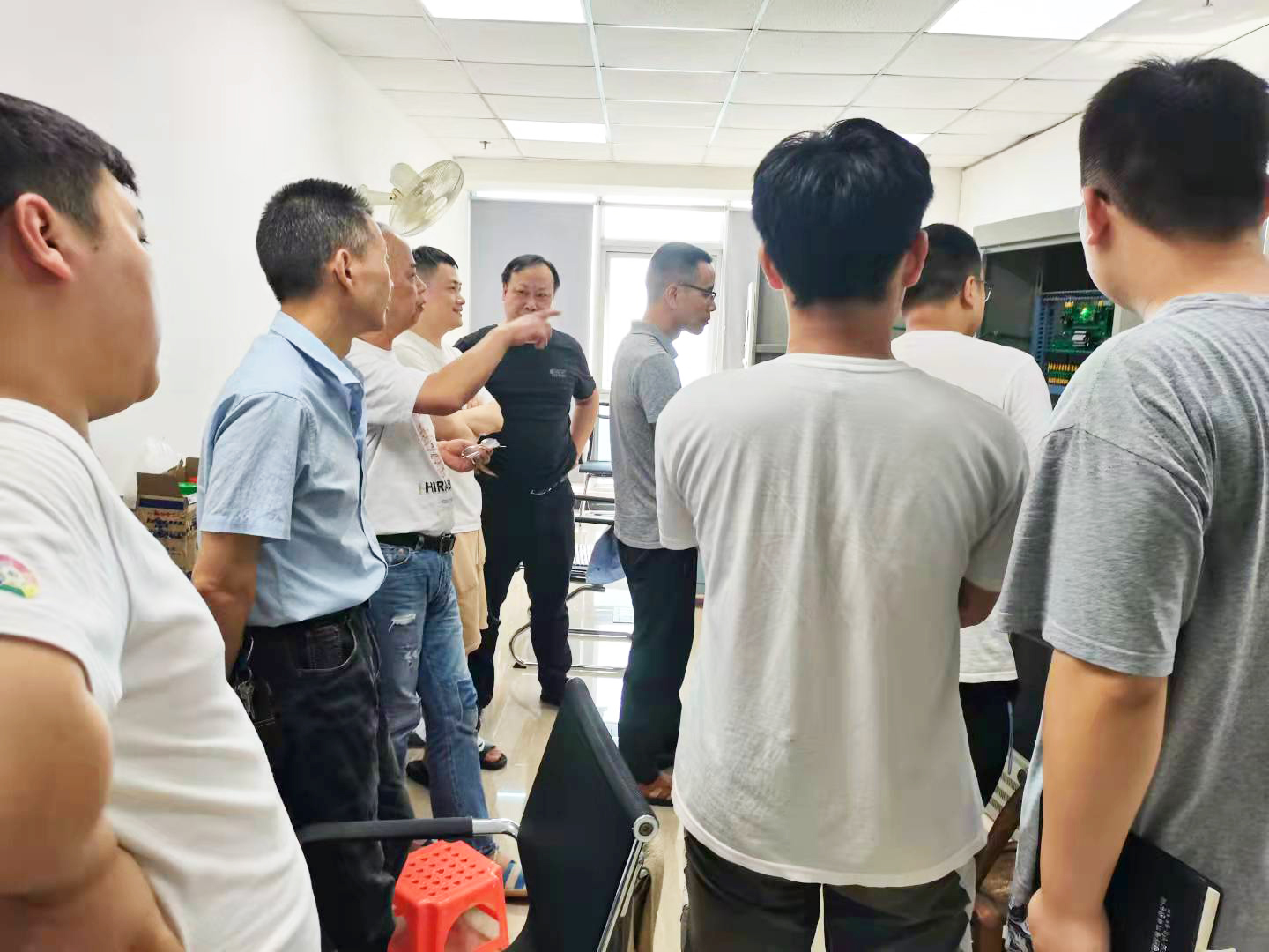 东升国际官网电气组织出产部进建电气柜装置布线工艺 东升国际官网电气组织出产部进建电气柜装置布线工艺