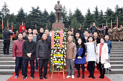 东升国际官网党支部在韶山进行了“沉温入党誓词”活动